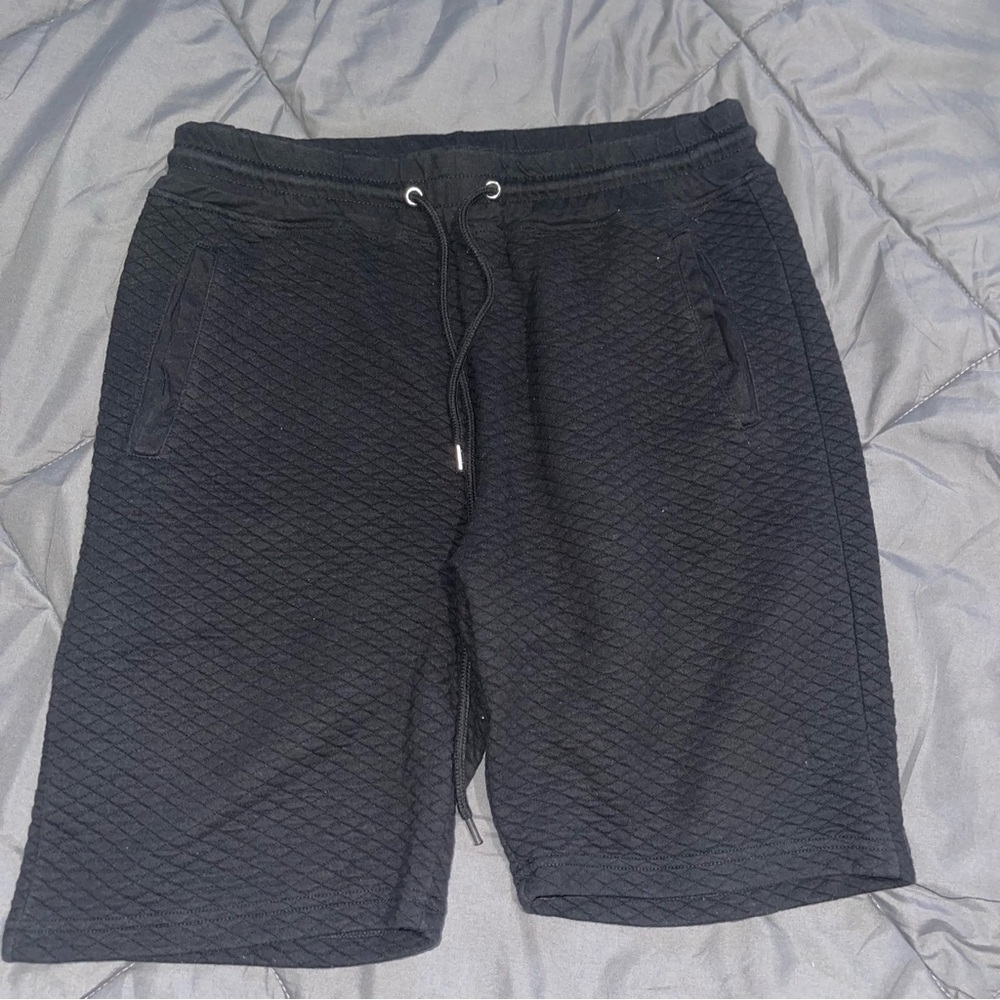 Forever 21| Mens Black Shorts Size X-Large | Draw strong  Shorts